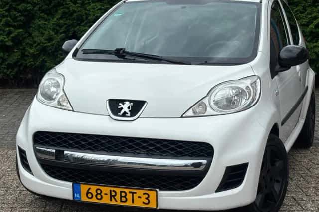 Peugeot 107 (2011) thumbnail 2