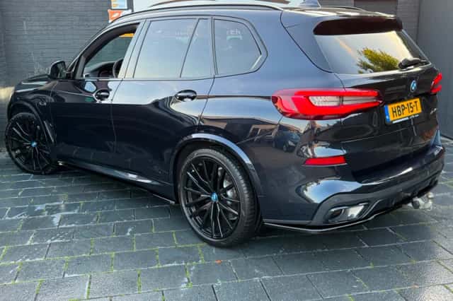 BMW X5 (2021) thumbnail 2