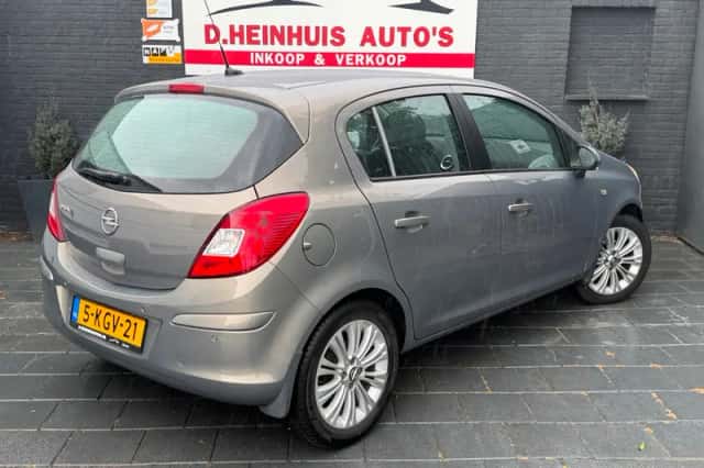 Opel Corsa (2013) thumbnail 2