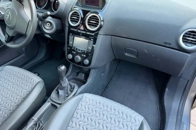 Opel Corsa (2013) thumbnail 3