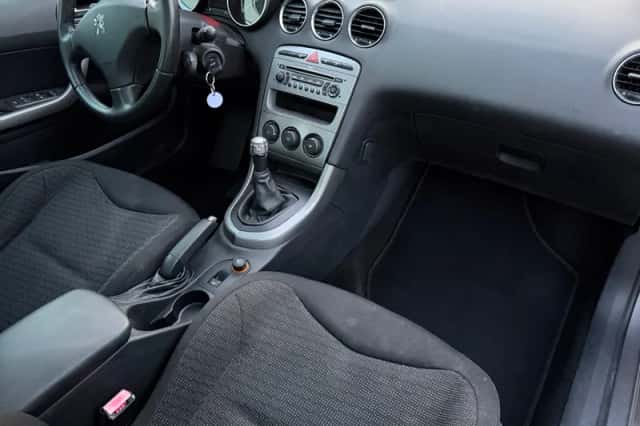 Peugeot 308 (2008) thumbnail 3
