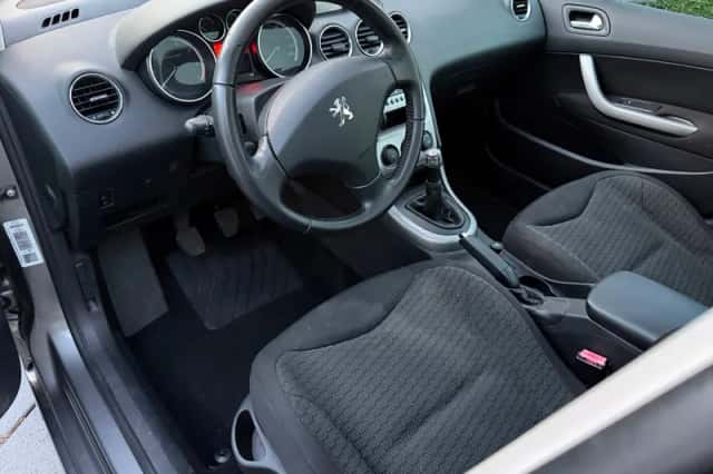 Peugeot 308 (2008) thumbnail 4