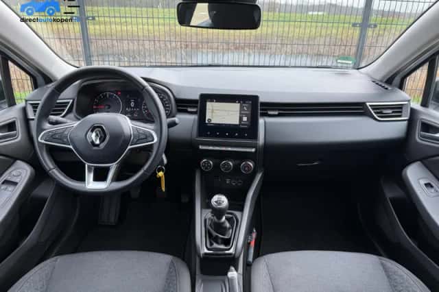 Renault Clio (2023) thumbnail 3