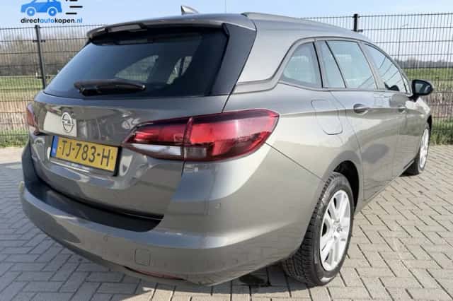 Opel Astra Sports Tourer (2018) thumbnail 2