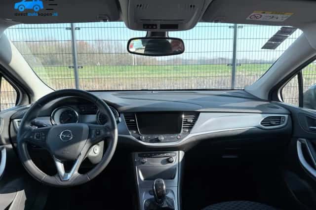 Opel Astra Sports Tourer (2018) thumbnail 3