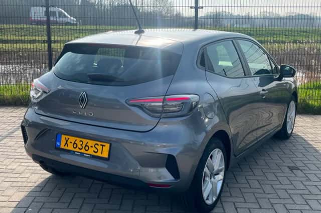 Renault Clio (2024) thumbnail 2