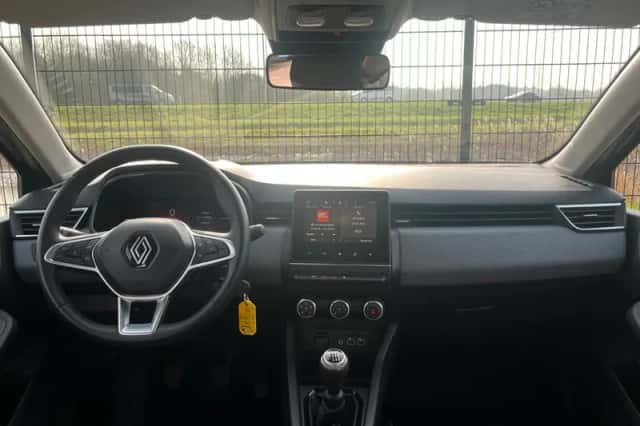 Renault Clio (2024) thumbnail 3