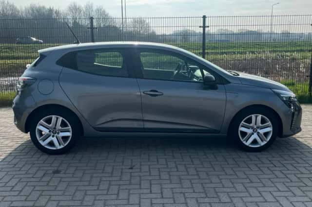 Renault Clio (2024) thumbnail 6