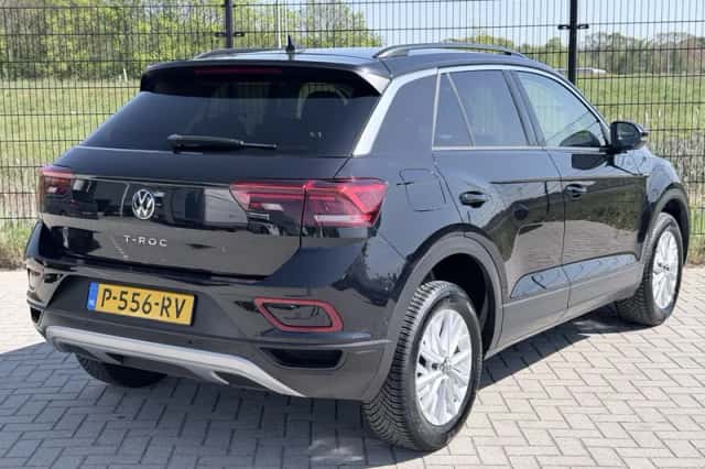 Volkswagen T-Roc (2022) thumbnail 2