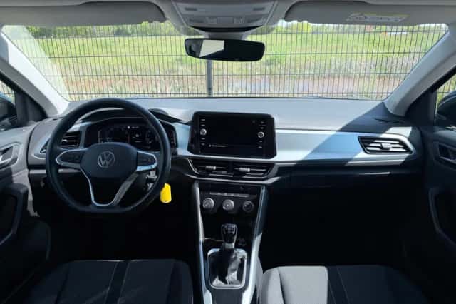 Volkswagen T-Roc (2022) thumbnail 3