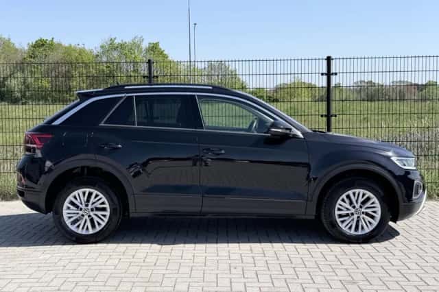 Volkswagen T-Roc (2022) thumbnail 5