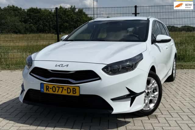 Kia Ceed Sportswagon (2022) thumbnail 1