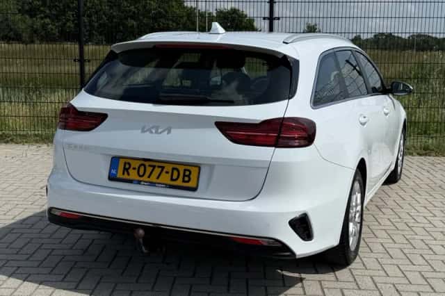 Kia Ceed Sportswagon (2022) thumbnail 2