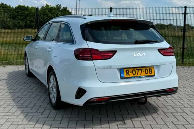 Kia Ceed Sportswagon (2022) thumbnail 5