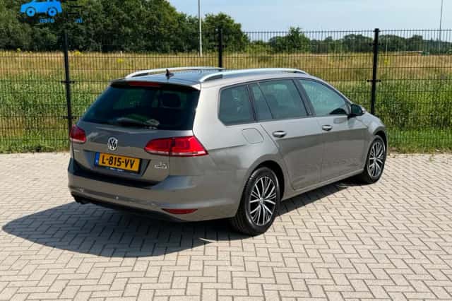 Volkswagen Golf (2017) thumbnail 2