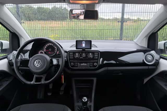 Volkswagen Up! (2013) thumbnail 3