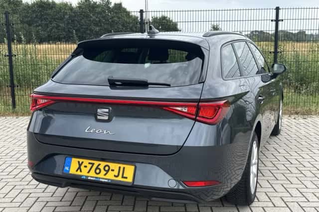 SEAT Leon Sportstourer (2022) thumbnail 2