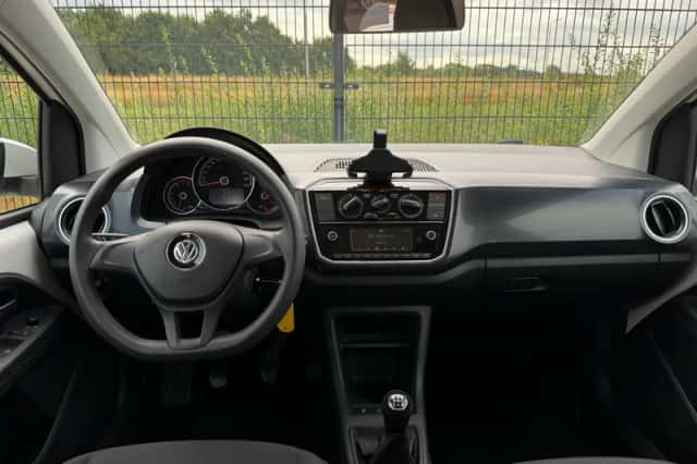 Volkswagen Up! (2019) thumbnail 3