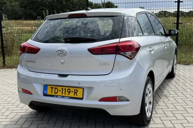 Hyundai i20 (2018) thumbnail 2
