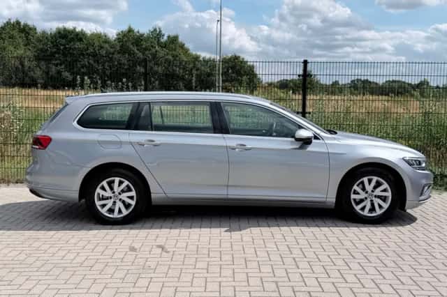 Volkswagen Passat (2022) thumbnail 6