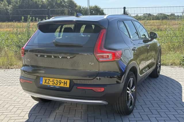 Volvo XC40 (2018) thumbnail 2