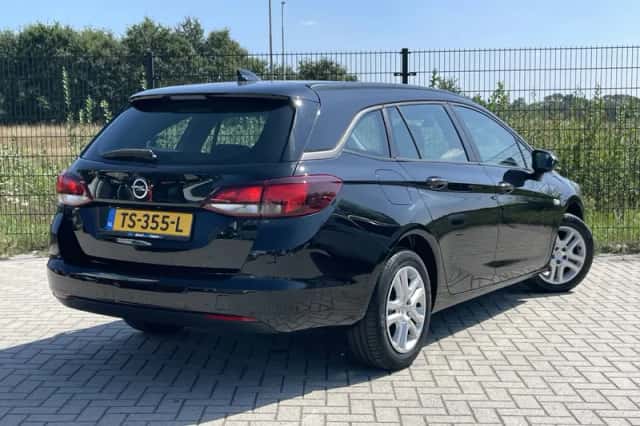 Opel Astra Sports Tourer (2018) thumbnail 2