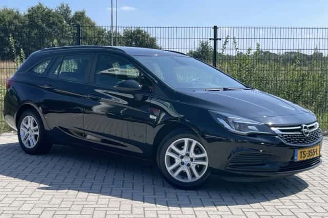 Opel Astra Sports Tourer (2018) thumbnail 4