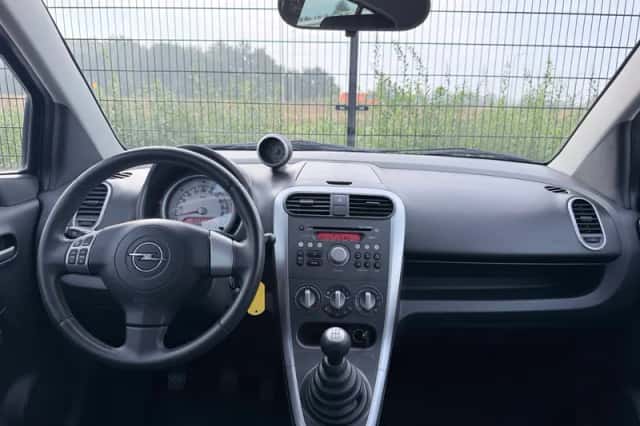 Opel Agila (2015) thumbnail 3