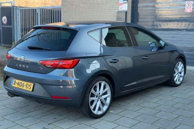 SEAT Leon (2019) thumbnail 4