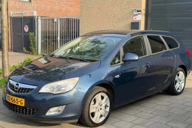 Opel Astra (2011) thumbnail 1