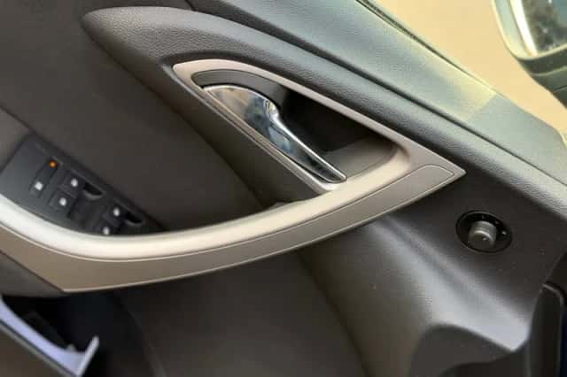 Opel Astra (2011) thumbnail 5