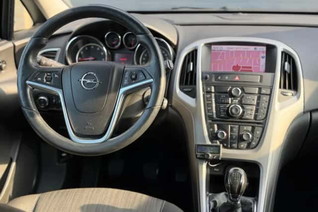 Opel Astra (2011) thumbnail 6