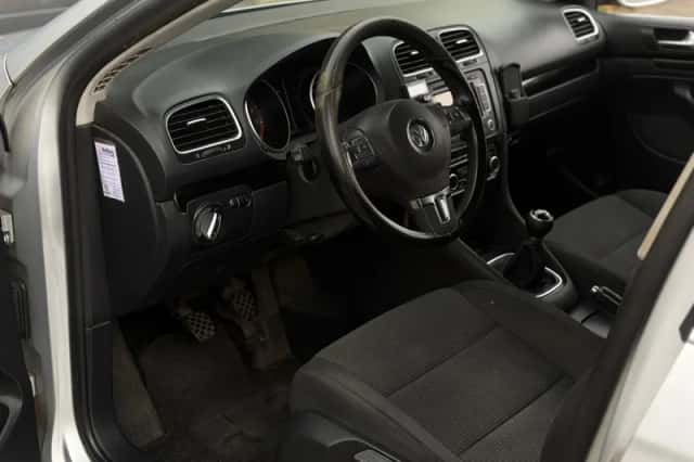 Volkswagen Golf (2010) thumbnail 3