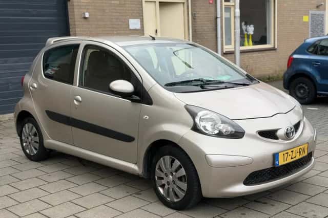Toyota Aygo (2008) thumbnail 3