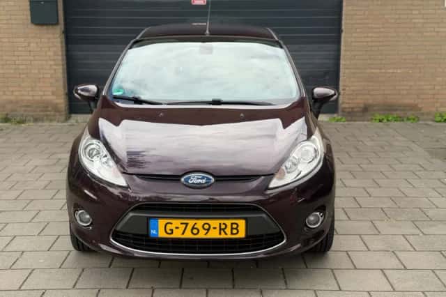 Ford Fiesta (2009) thumbnail 2