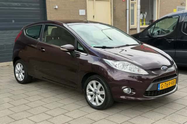 Ford Fiesta (2009) thumbnail 3