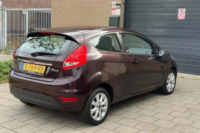 Ford Fiesta (2009) thumbnail 4