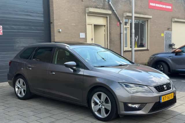 SEAT Leon (2017) thumbnail 3