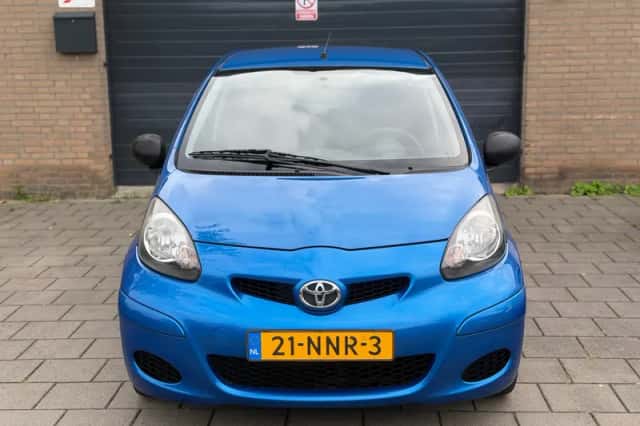 Toyota Aygo (2010) thumbnail 2
