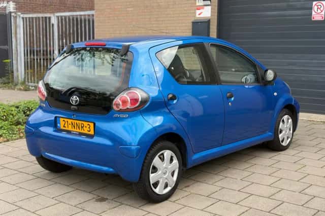 Toyota Aygo (2010) thumbnail 4