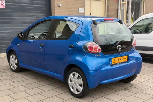 Toyota Aygo (2010) thumbnail 6