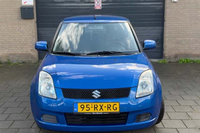 Suzuki Swift (2005) thumbnail 2