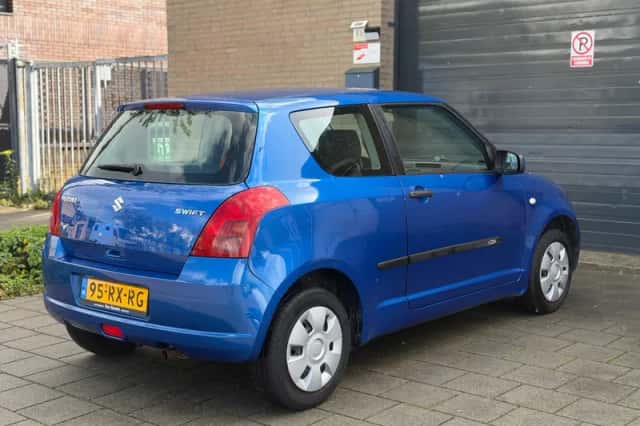 Suzuki Swift (2005) thumbnail 4