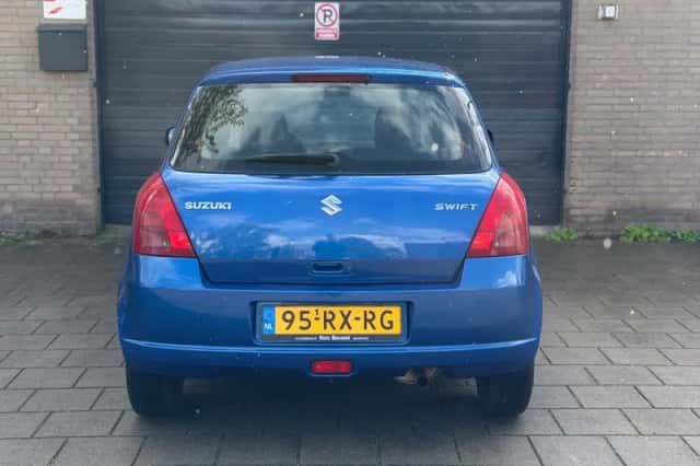 Suzuki Swift (2005) thumbnail 5