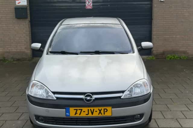 Opel Corsa (2002) thumbnail 2