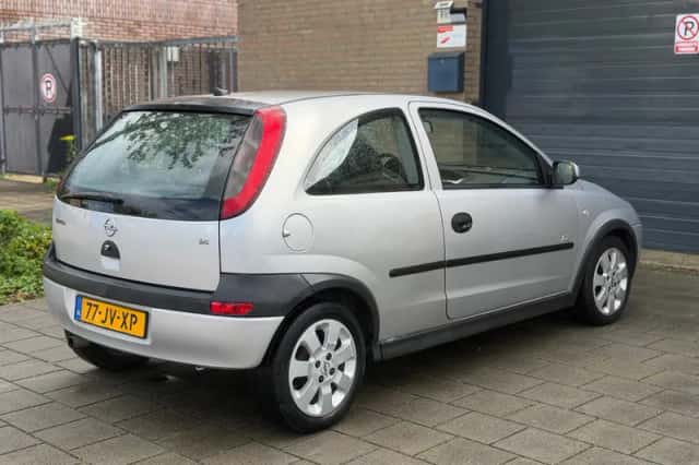 Opel Corsa (2002) thumbnail 4