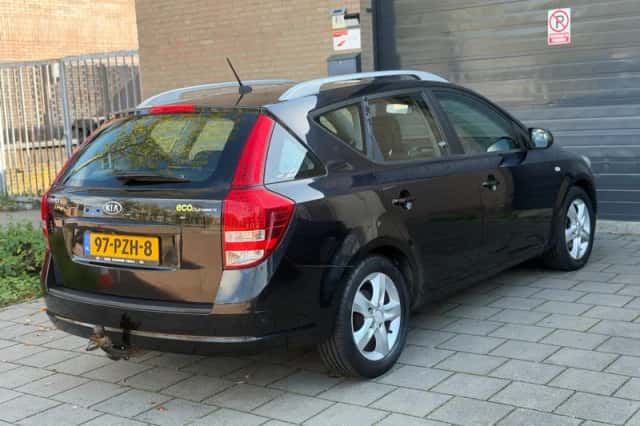 Kia Ceed (2011) thumbnail 4