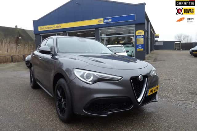 Alfa Romeo Stelvio (2018) thumbnail 2