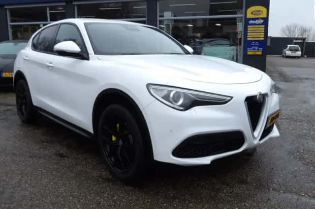 Alfa Romeo Stelvio (2020) thumbnail 1