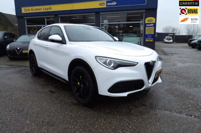 Alfa Romeo Stelvio (2020) thumbnail 2